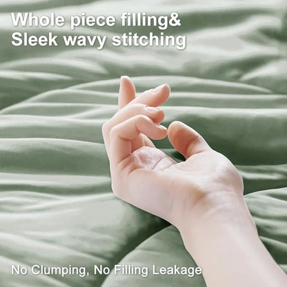Lightweight Comforter Cooling Sage Green, All Season Duvet Insert Breathable King Size Summer Bedding, Soft Microfiber Cool Down Alternative Quilt with Corner Tabs, 102x90 inch