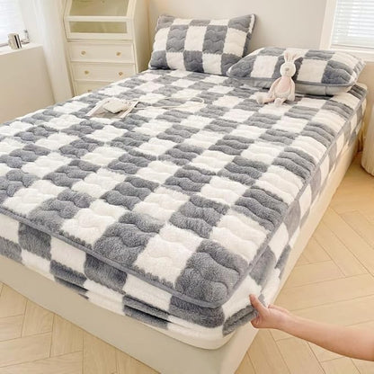 Milk Velvet Checkered Mattress Cover, Cow Flannel Fitted Sheet, Milk Velvet Bedding Sheets, Ultra Soft Fluffy Non-Slip Protective Cover for Bed Mattress (Gray,59.1 * 78.7IN)