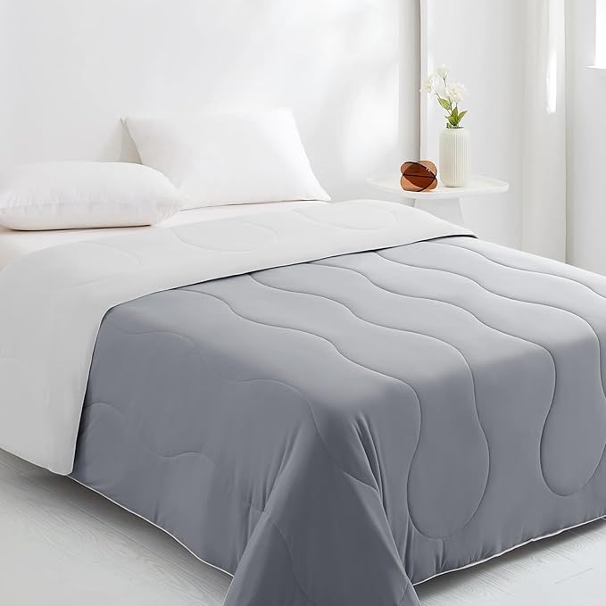 EASELAND Queen Tencel Cooling Comforter for Hot Sleepers - Double-Sided Lightweight and Breathable Fabric for Night Sweats - All Season Cooling Blanket Machine Washable（90x90in, Grey）