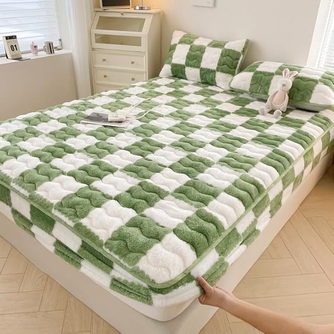Milk Velvet Checkered Mattress Cover, Cow Flannel Fitted Sheet, Milk Velvet Bedding Sheets, Ultra Soft Fluffy Non-Slip Protective Cover for Bed Mattress (Green,59.1 * 78.7IN)
