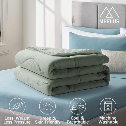 Lightweight Comforter Cooling Sage Green, All Season Duvet Insert Breathable King Size Summer Bedding, Soft Microfiber Cool Down Alternative Quilt with Corner Tabs, 102x90 inch