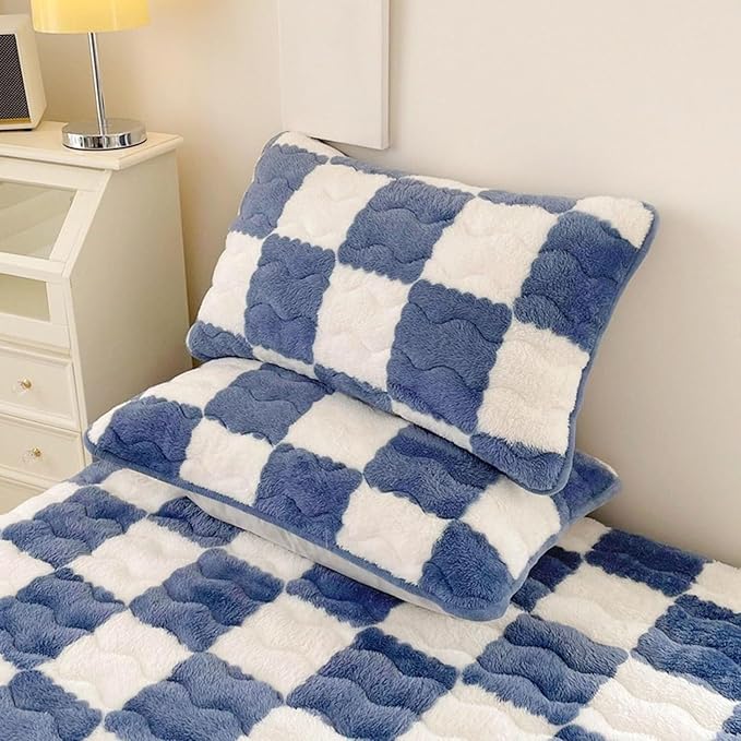 Milk Velvet Checkered Mattress Cover, Cow Flannel Fitted Sheet, Milk Velvet Bedding Sheets, Ultra Soft Fluffy Non-Slip Protective Cover for Bed Mattress (Black and White,47.2 * 78.7IN)