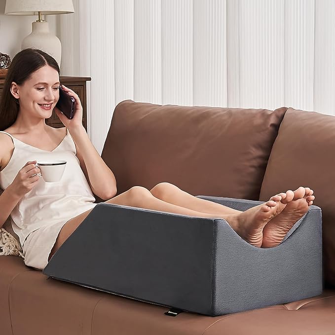 JOYWOO Double Leg Support Elevation Pillow – Ideal for Post-Hip Replacement, Back-Sleeping, Swelling Relief. Comfortable Foam Wedge, Essential After Surgery for a Restful Sleep
