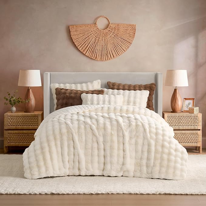 YnM Ultra-Soft Weighted Blanket, Fluffy Bubble Cuddle Heavy Bed Blanket, Plush Faux Fur Big Comforter, Soft & Warm Home Decor Piece (Cream, 90''x90'' 15lbs, Full/Queen)