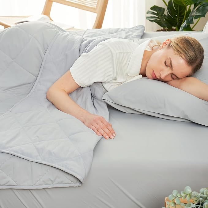 Cozy Bliss Cooling Blanket for Hot Sleepers 40"x60", Q-Max 0.45 Cooling Comfort for Pet, Cold Blankets for Night Sweats Sleeping, Ultra-Cool Lightweight Breathable Blanket for Travel, Cool Grey
