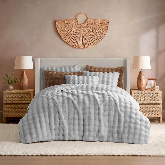 YnM Ultra-Soft Weighted Blanket, Fluffy Bubble Cuddle Heavy Bed Blanket, Plush Faux Fur Big Comforter, Soft & Warm Home Decor Piece (Light Grey, 90''x90'' 15lbs, Full/Queen)