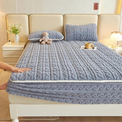 Queen Size Luxury Velvet Mattress Cover - Warm Thicken Mattress Protector with Elastic Band, Soft Fitted Sheet Deep Pocket 12In Topper - Bed Bedroom Sleep Comfort