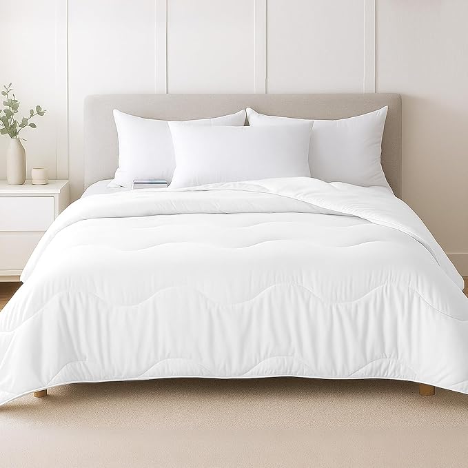 Lightweight Comforter Cooling White, All Season Duvet Insert Breathable Full Size Summer Bedding, Soft Microfiber Cool Down Alternative Quilt with Corner Tabs, 82x86 inch