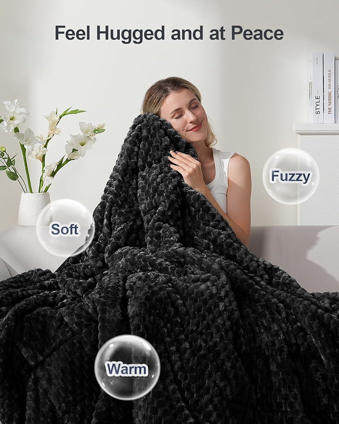 Super Soft Luxury Fleece Sherpa 20 lbs Weighted Blanket for Adults, Turtle Shell Fuzzy Cozy Warm Queen Weighted Throw for Winter, Ceramic Beads Washable Heavy Blankets for Couch Bed, Black, 60" x 80"