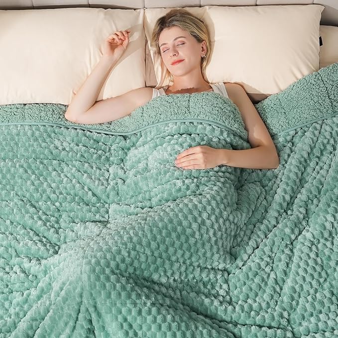 Super Soft Luxury Fleece Sherpa 20 lbs Weighted Blanket for Adults, Turtle Shell Fluffy Cozy Warm Weighted Throw for Winter, Ceramic Beads Washable Heavy Blankets for Couch Bed, Sage Green, 60" x 80"
