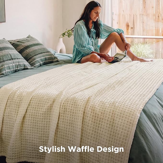 Bedsure Cooling Cotton Waffle King Size Blanket - Lightweight Breathable Blanket of Rayon Derived from Bamboo for Hot Sleepers, Natural, 104x90 Inches