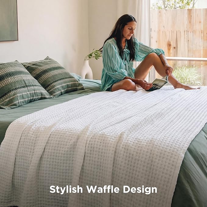 Bedsure Cooling Cotton Waffle Full Size Blanket - Lightweight Breathable Blanket of Rayon Derived from Bamboo for Hot Sleepers, Luxury Throws for Bed, Couch and Sofa, White, 80x90 Inches