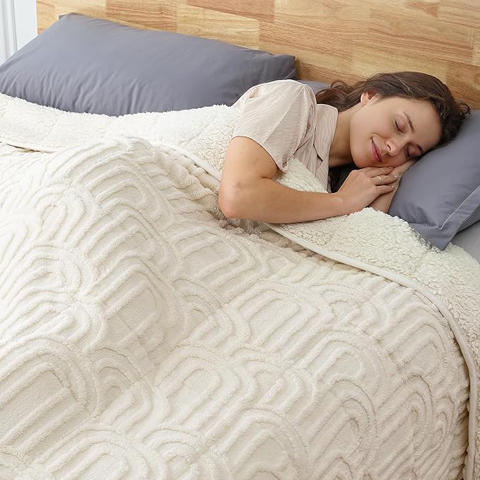 Sherpa Fleece Adult Weighted Blanket Great for Sleep, 15 lbs Dual Sided Soft Fuzzy Heavy Blankets for Couch Bed Sofa, Cozy Warm Arched Jacquard Throw for Winter (Cream White, 60" x 80", 15 Pounds)