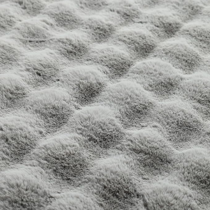 YnM Ultra-Soft Weighted Blanket, Fluffy Bubble Cuddle Heavy Bed Blanket, Plush Faux Fur Big Comforter, Soft & Warm Home Decor Piece (Light Grey, 90''x90'' 15lbs, Full/Queen)