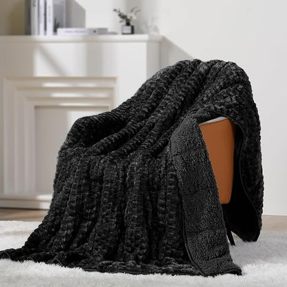 Super Soft Luxury Fleece Sherpa 20 lbs Weighted Blanket for Adults, Turtle Shell Fuzzy Cozy Warm Queen Weighted Throw for Winter, Ceramic Beads Washable Heavy Blankets for Couch Bed, Black, 60" x 80"