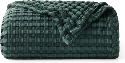 Bedsure Cooling Cotton Waffle Twin XL Blanket - Lightweight Breathable Blanket of Rayon Derived from Bamboo for Hot Sleepers, Luxury Throws for Bed, Couch and Sofa, Dark Green, 66x90 Inches