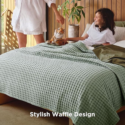 Bedsure Cooling Cotton Waffle King Size Blanket - Lightweight Breathable Blanket of Rayon Derived from Bamboo for Hot Sleepers, Luxury Throws for Bed, Couch and Sofa, Mint Green, 104x90 Inches